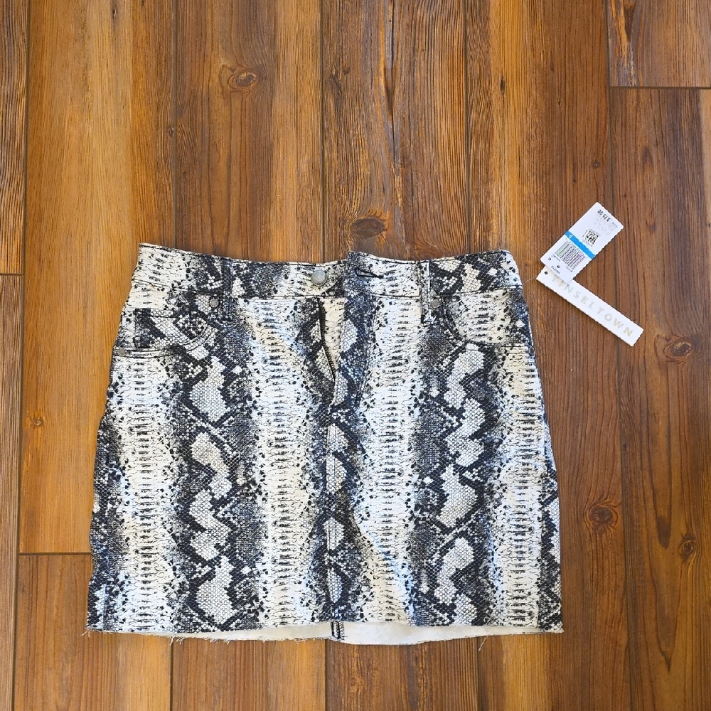 Tinseltown Black and White Snake Print Mini Skirt